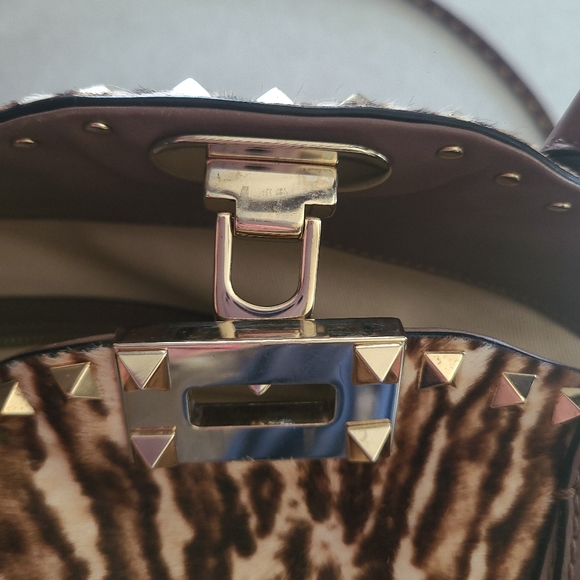 Garavani VALENTINO Exotic Leopard Calf Hair Leather Cavallini Handbag Rockstud - Picture 17 of 17